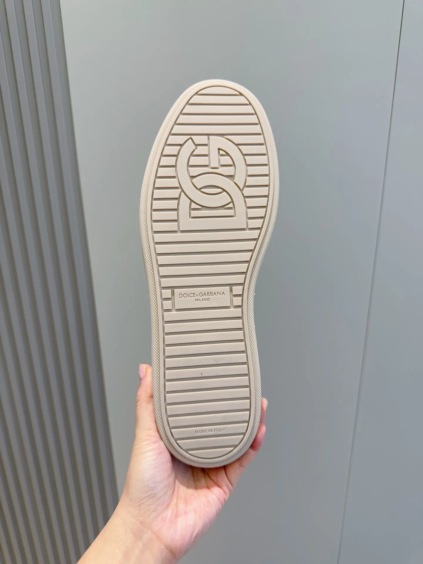 Men's Men's Shoes💰400 [New Style]🐏🐏DG men's calfskin sneakers Portofino Yacht shoes, simple and versatile design, unique saddle leather soles. The Dolce &G logo rear wing is the icing on the cake. Imported cowhide + rubber outsole Size: 39-44 (customized at 38.45)